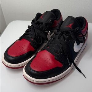 Nike Air Jordan 1 Low "Alternate Bred Toe" Men’s size 9.5 black and red